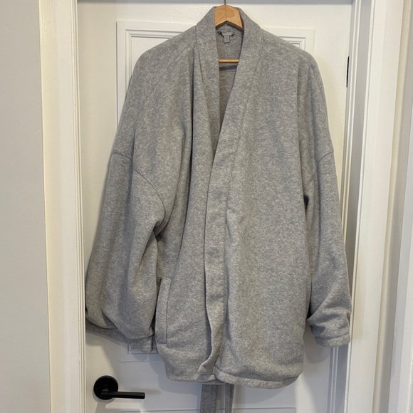 SKIMS Light Gray fleece wrap robe - Picture 3 of 10